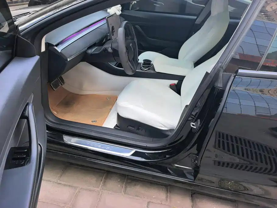 Tesla Model 3 — миниатюра 9