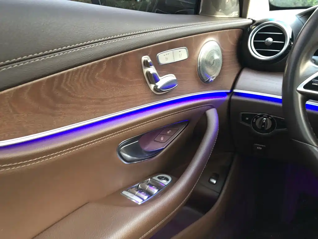 Mercedes-Benz E-Class — миниатюра 8