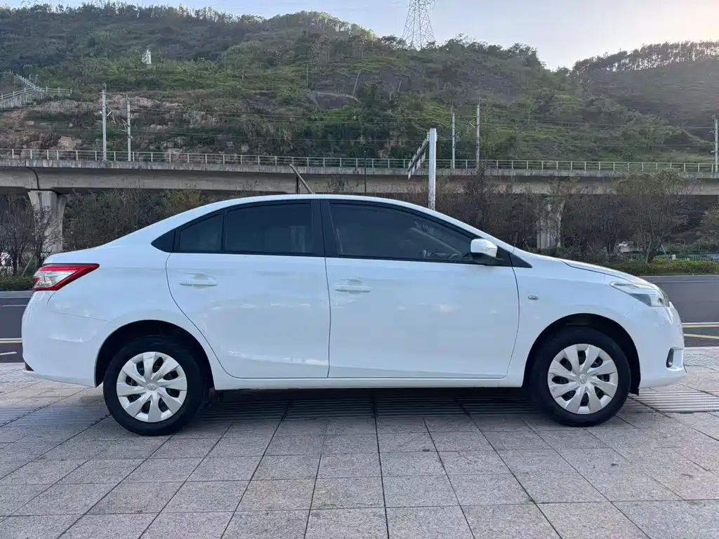 Toyota Vios — миниатюра 9