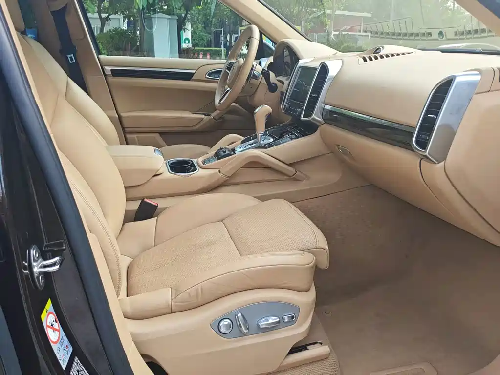 Porsche Cayenne — миниатюра 11