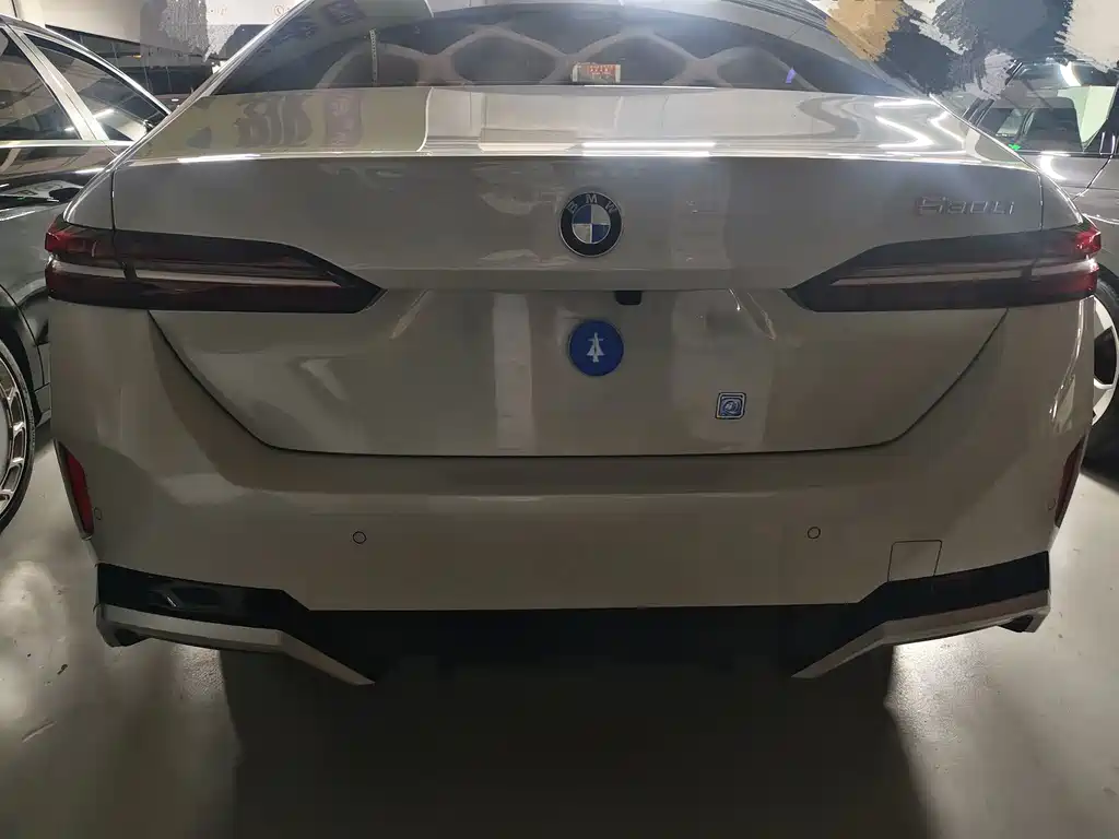 BMW 5 Series — миниатюра 13