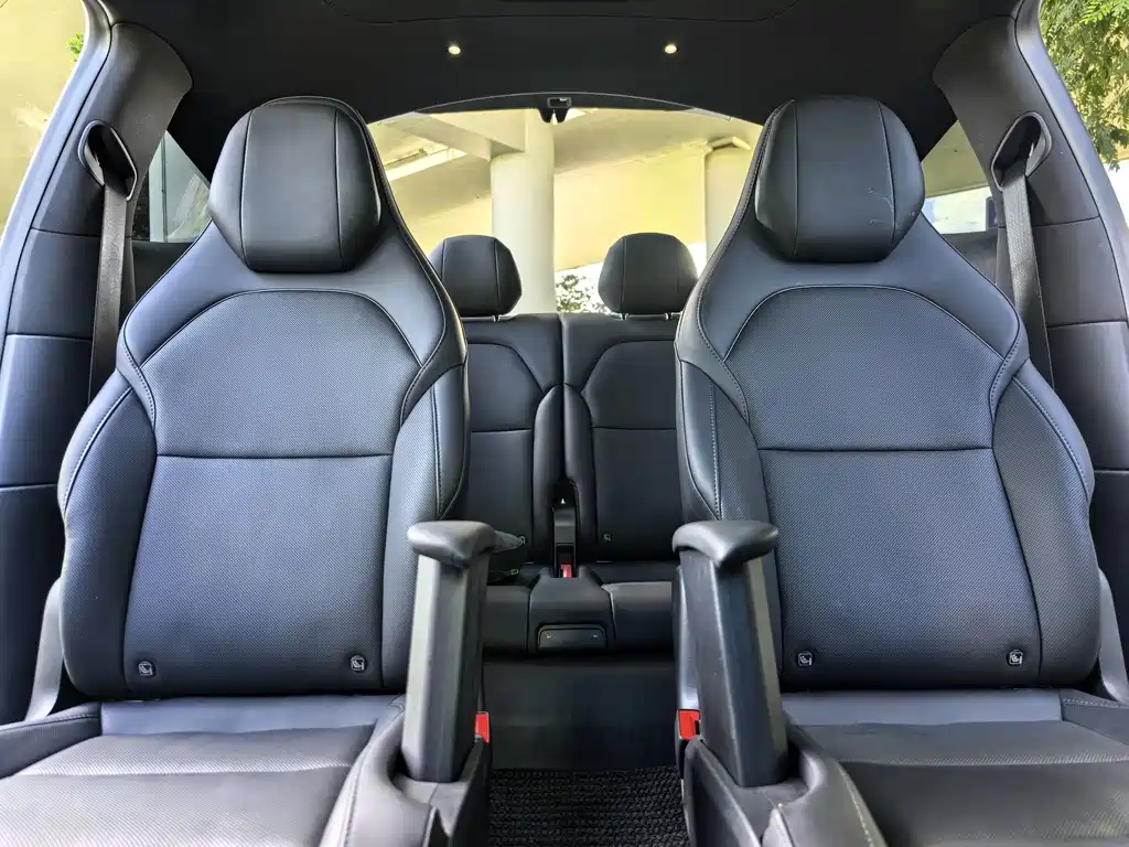 Tesla Model Y L — миниатюра 8