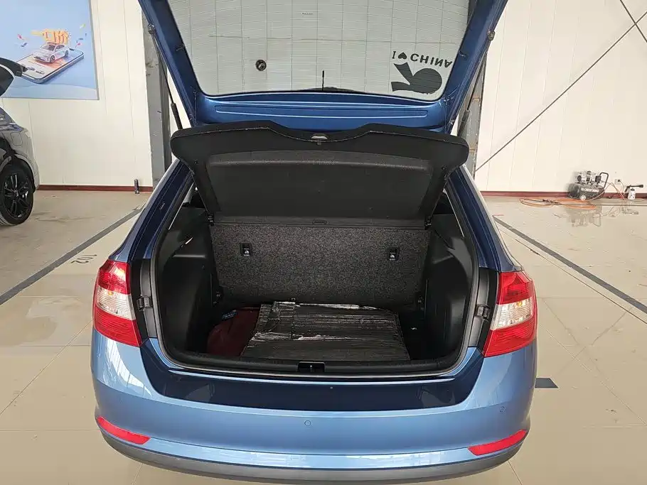 Skoda Rapid Spaceback — миниатюра 4