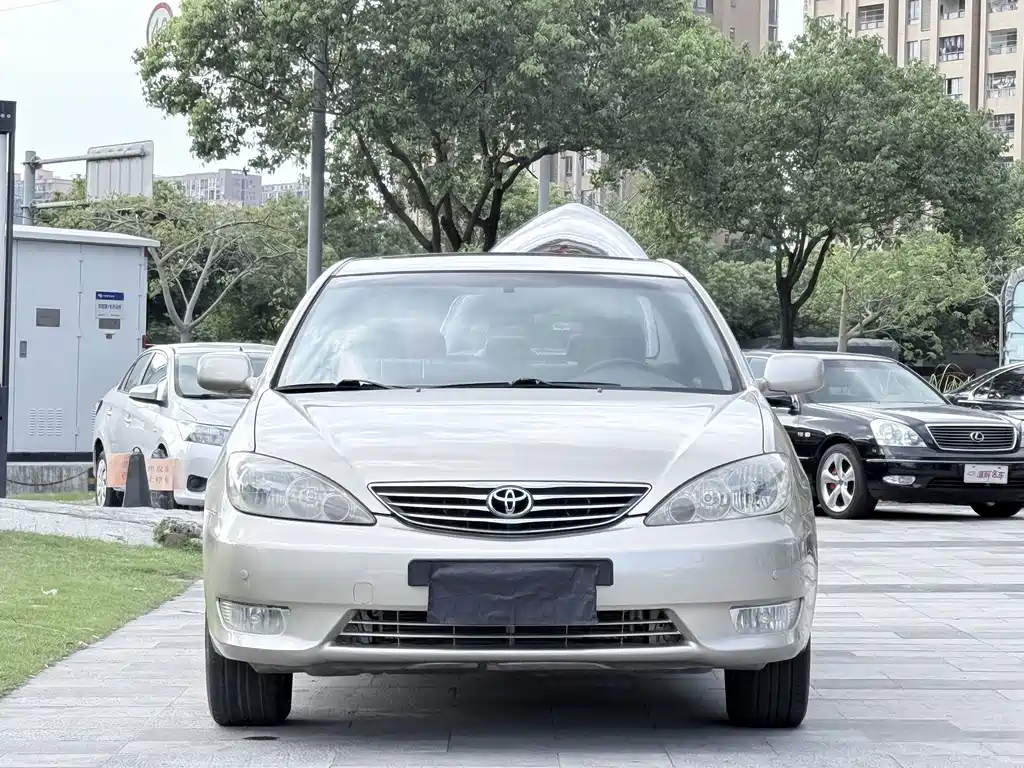 Toyota Camry — миниатюра 2