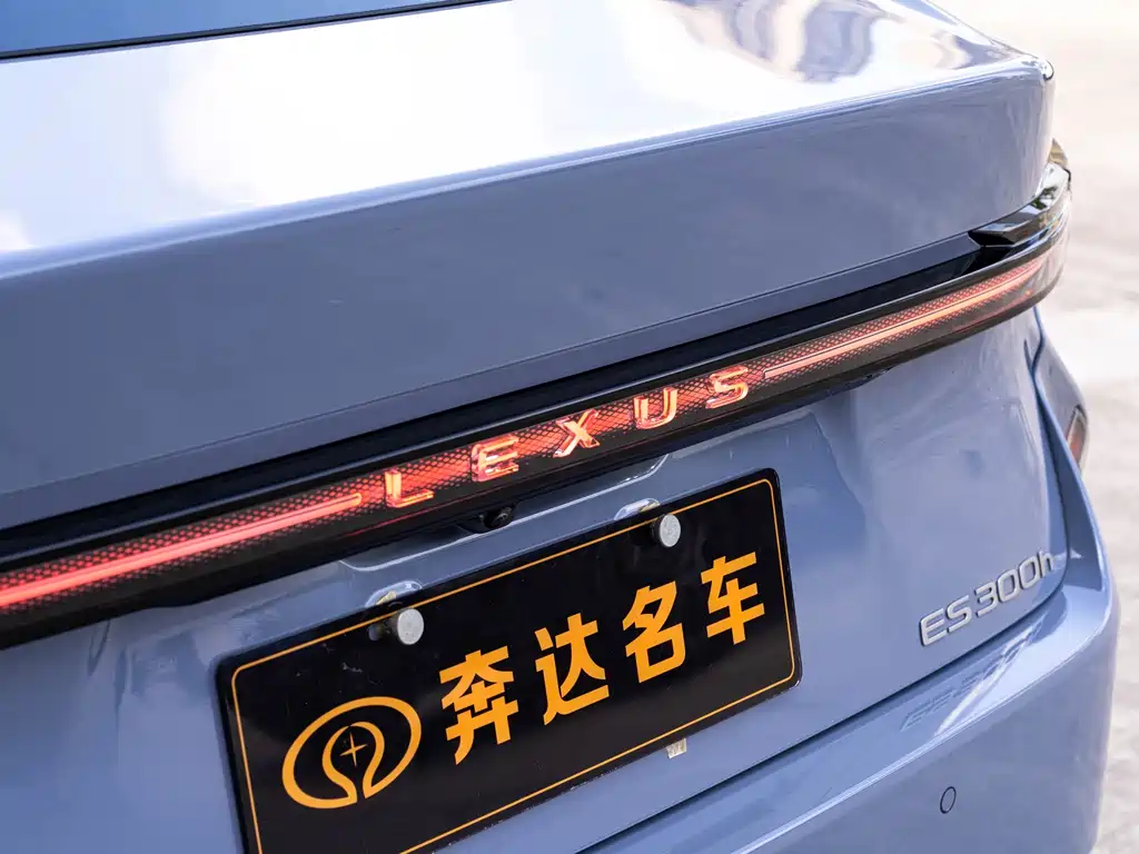 Lexus ES — миниатюра 7