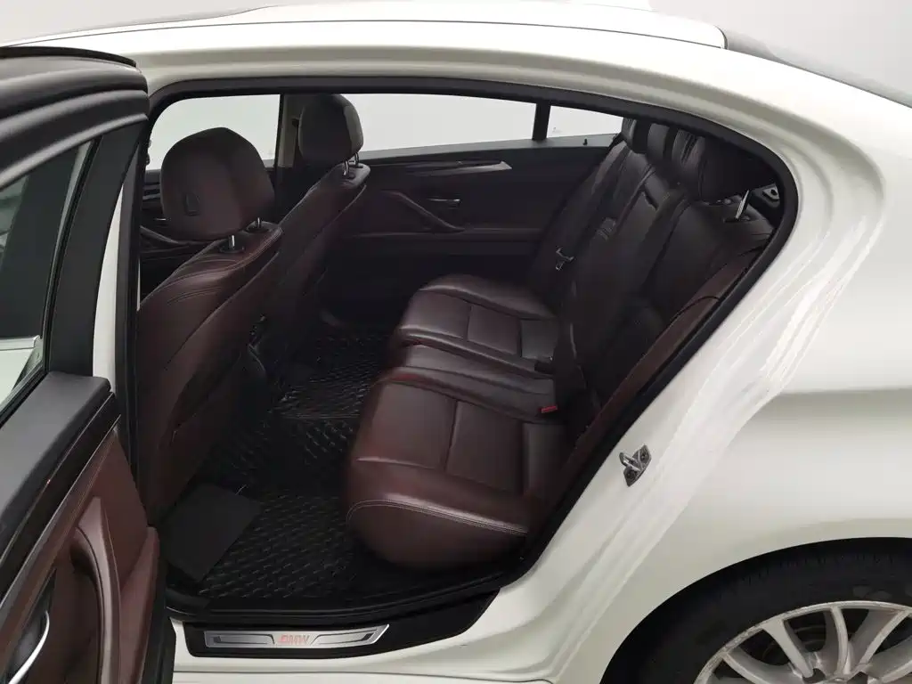 BMW 5 Series — миниатюра 15