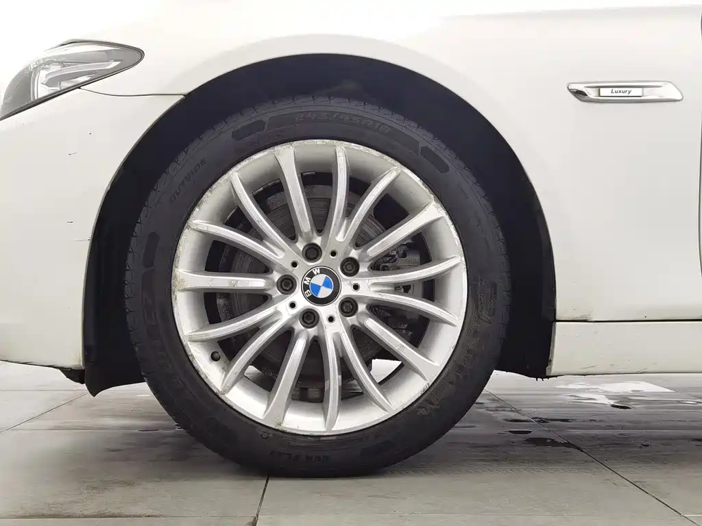 BMW 5 Series — миниатюра 17
