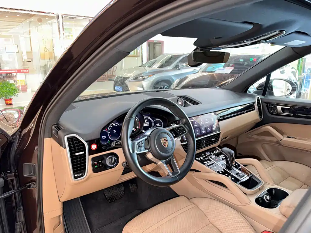 Porsche Cayenne — миниатюра 7