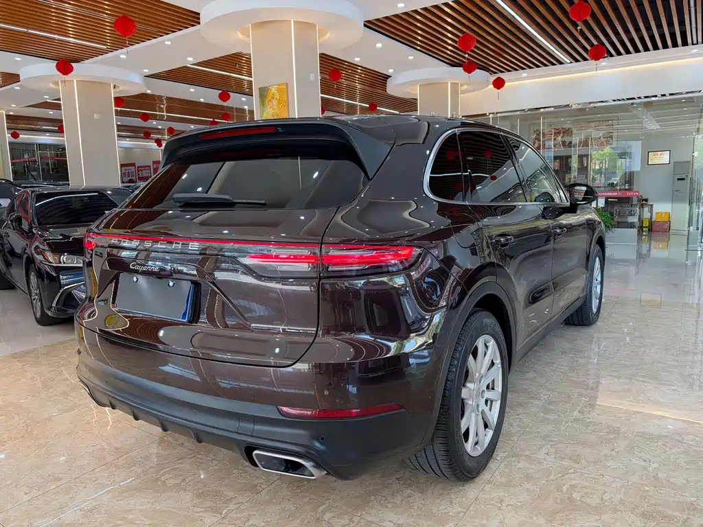 Porsche Cayenne — миниатюра 4