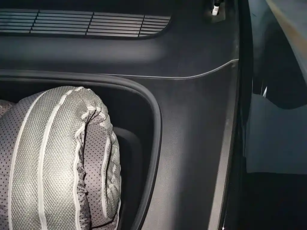 Tesla Model Y — миниатюра 22