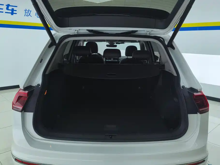 Volkswagen Tiguan L PHEV — миниатюра 4