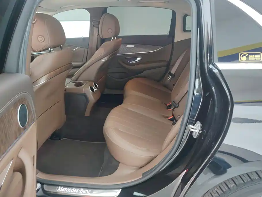Mercedes-Benz E-Class — миниатюра 11