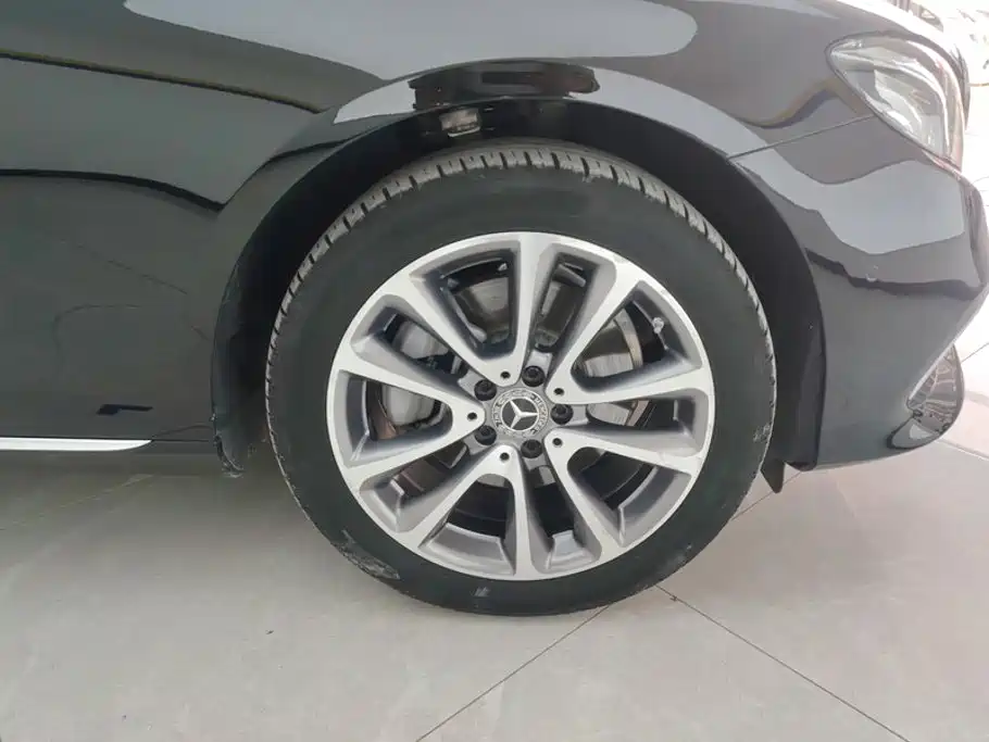 Mercedes-Benz E-Class — миниатюра 6