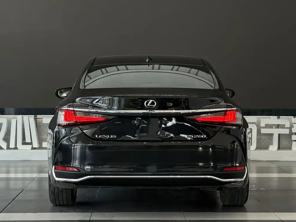 Lexus ES — миниатюра 6