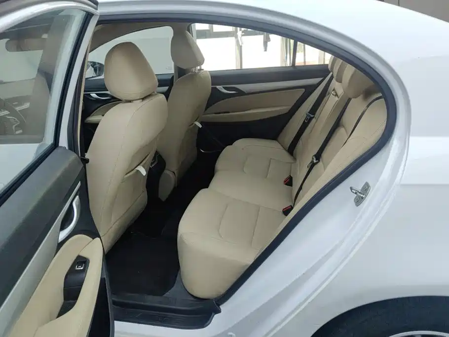 Geely Emgrand — миниатюра 11