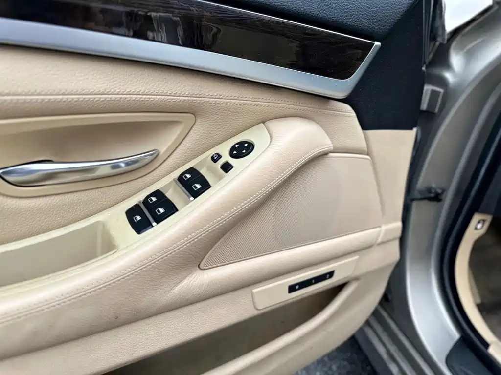 BMW 5 Series — миниатюра 9