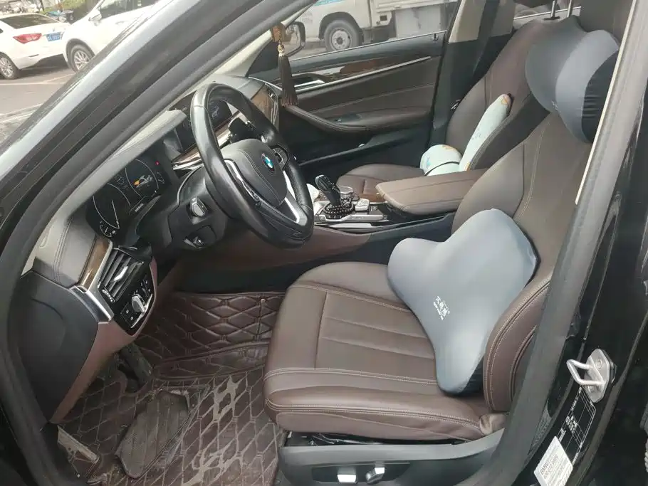 BMW 5 Series — миниатюра 9