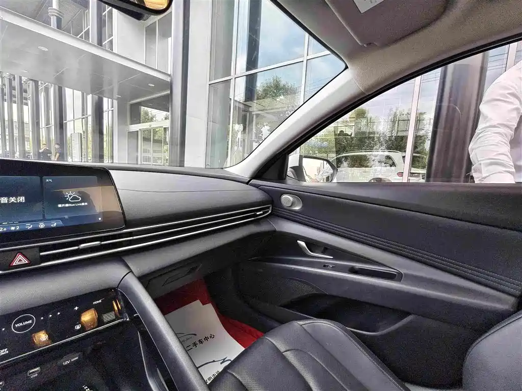 Hyundai Elantra — миниатюра 13