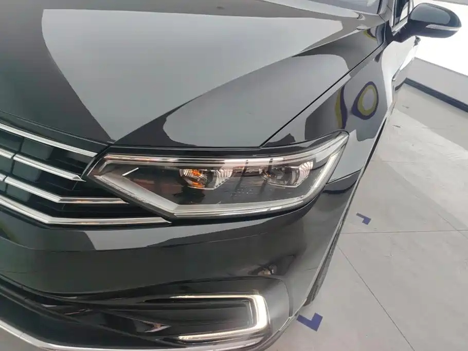 Volkswagen Magotan PHEV — миниатюра 5