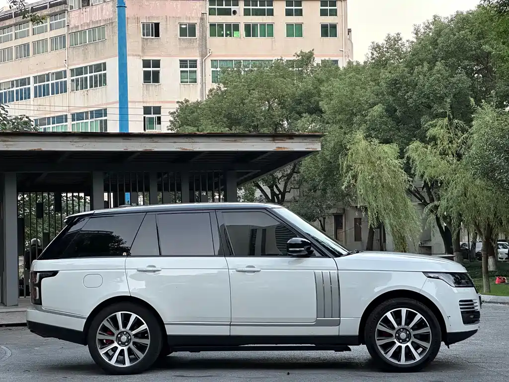 Land Rover Range Rover — миниатюра 8