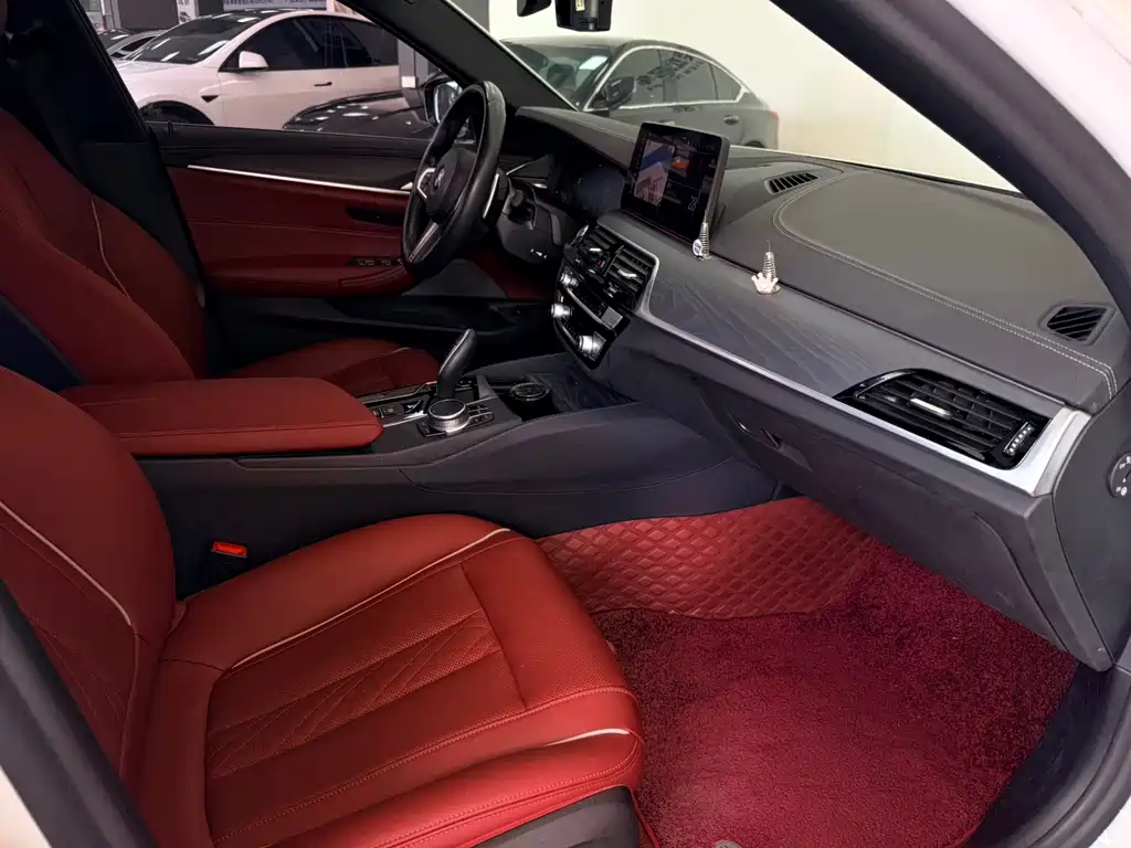 BMW 5 Series — миниатюра 14