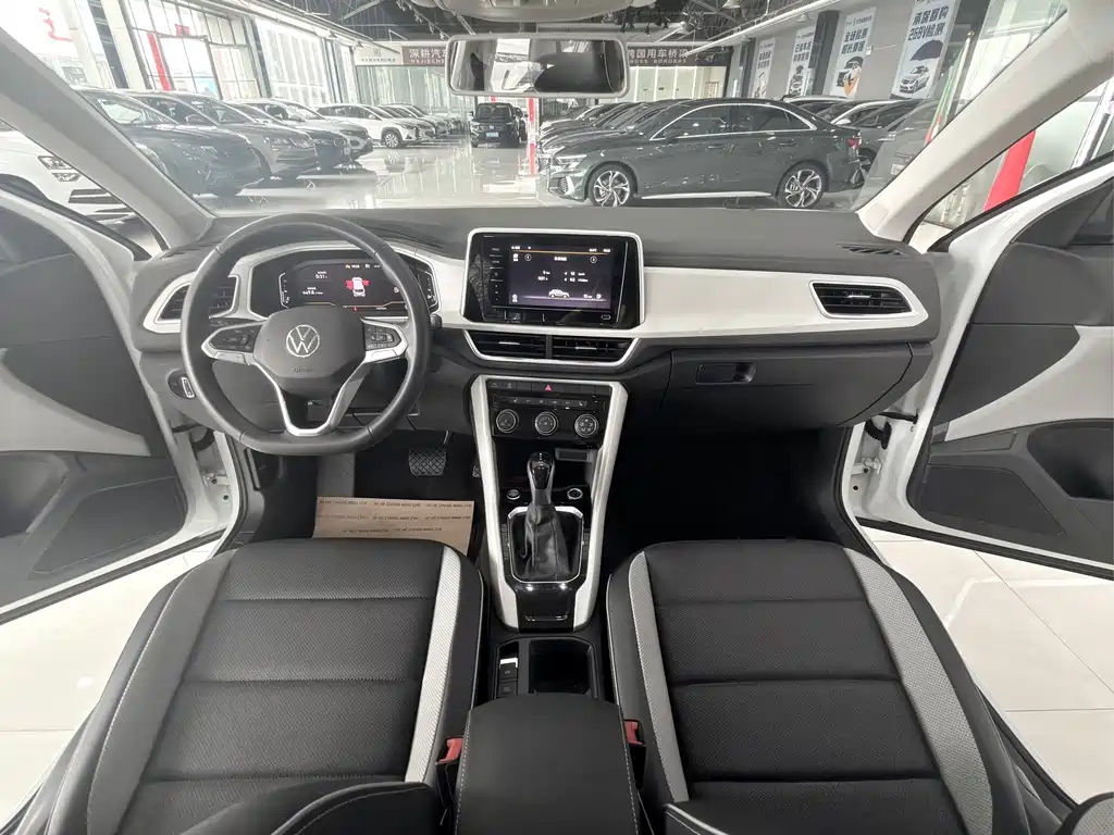Volkswagen T-Roc — миниатюра 10