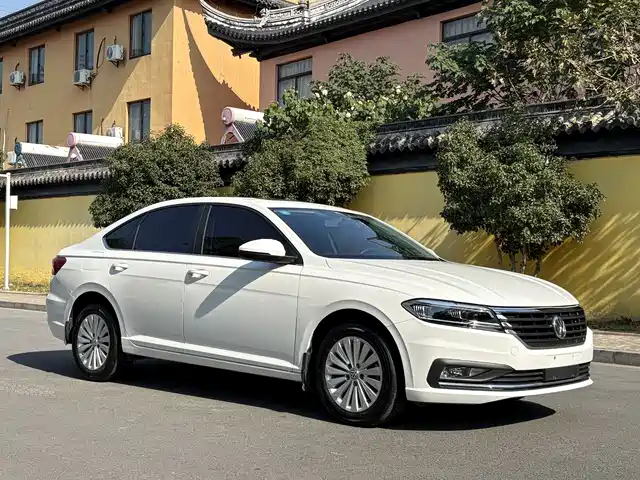 VOLKSWAGEN LAVIDA 2020