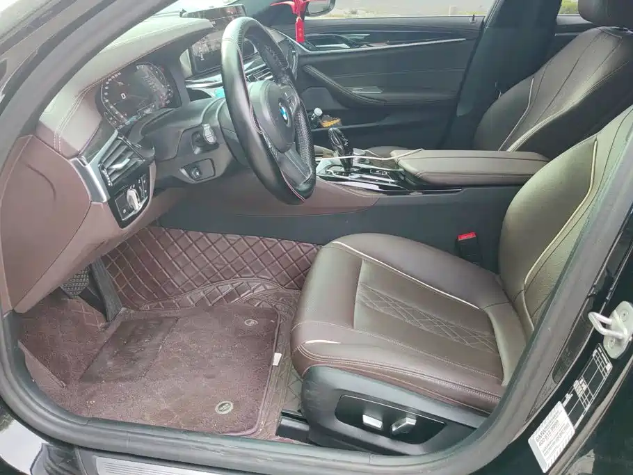 BMW 5 Series — миниатюра 9