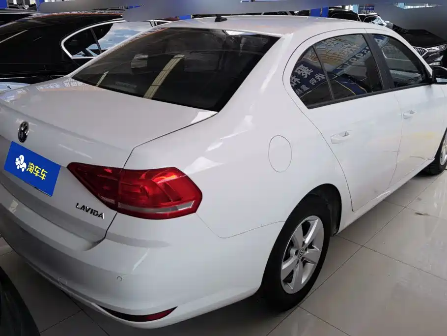 Volkswagen Lavida — миниатюра 3