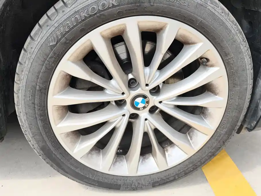 BMW 5 Series — миниатюра 6