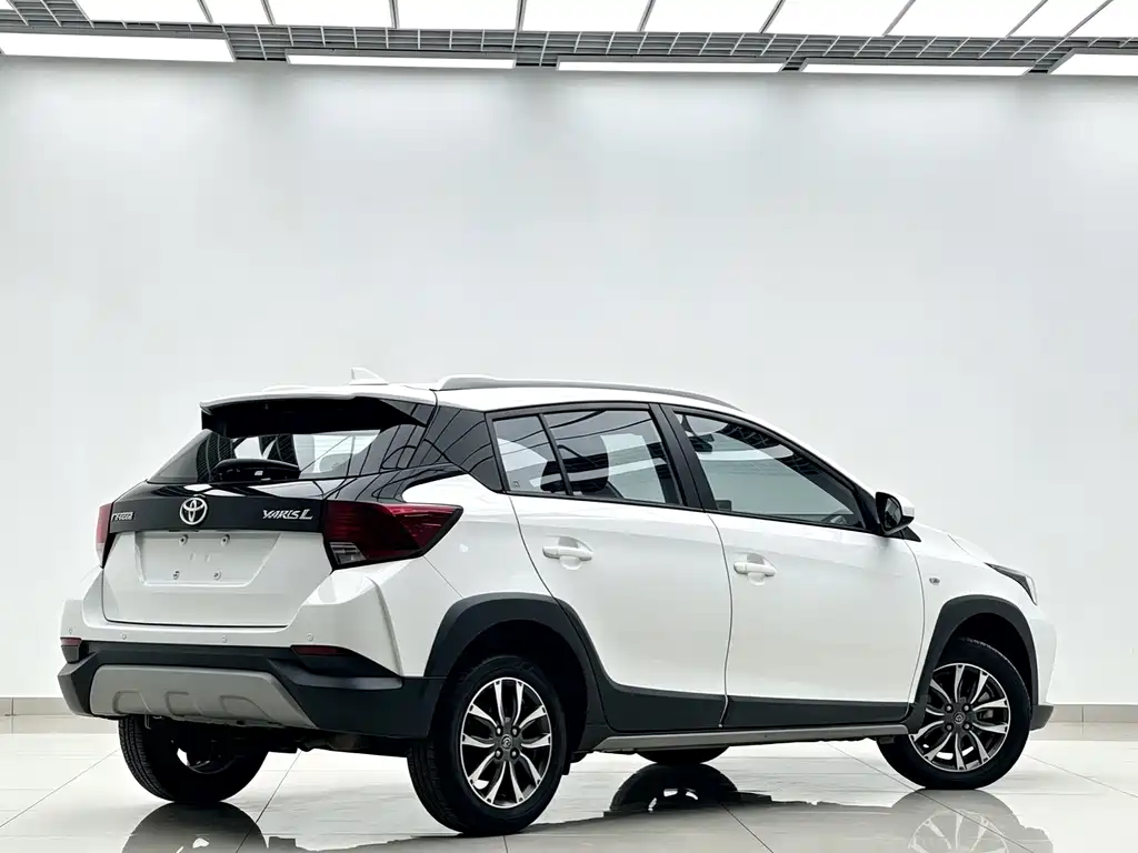 Toyota Yaris L — миниатюра 3