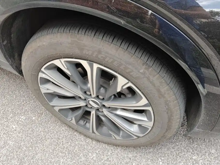 Cadillac XT5 — миниатюра 6