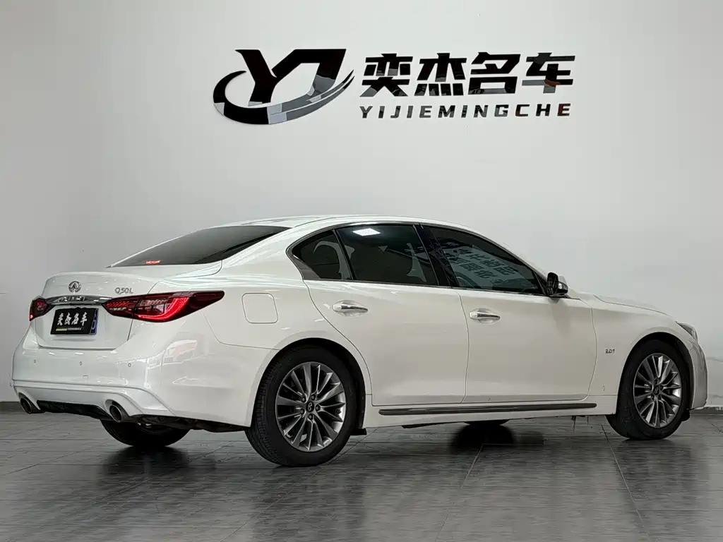 Infiniti Q50L — миниатюра 9