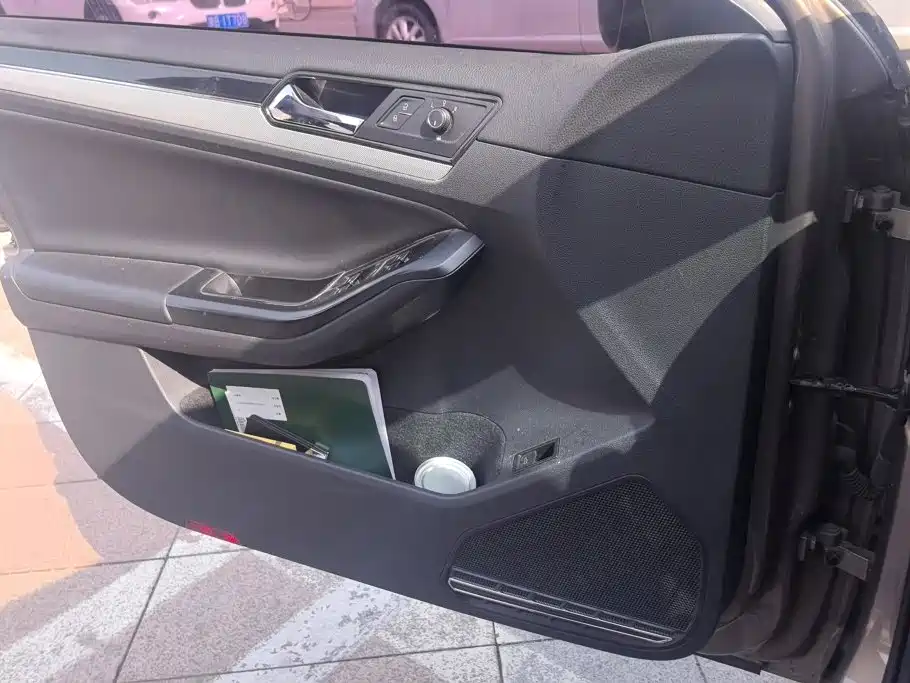 Volkswagen Sagitar — миниатюра 7