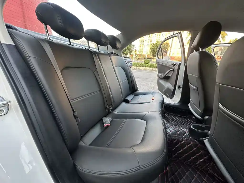 Volkswagen Jetta — миниатюра 9