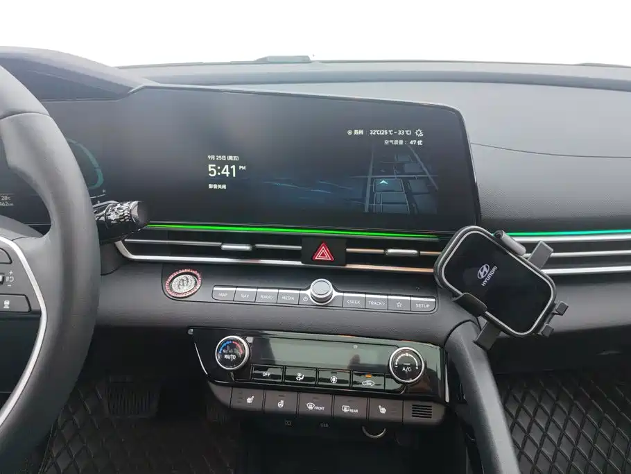 Hyundai Elantra — миниатюра 13