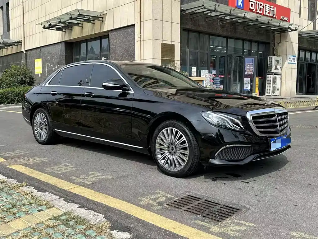 Mercedes-Benz E-Class — миниатюра 3