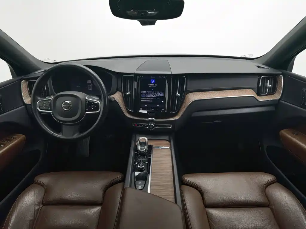 Volvo XC60 PHEV — миниатюра 5
