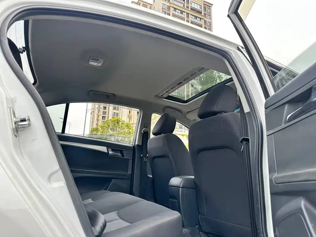 Roewe 350 1.5L Auto Luxury Sunroof Edition, фото 27