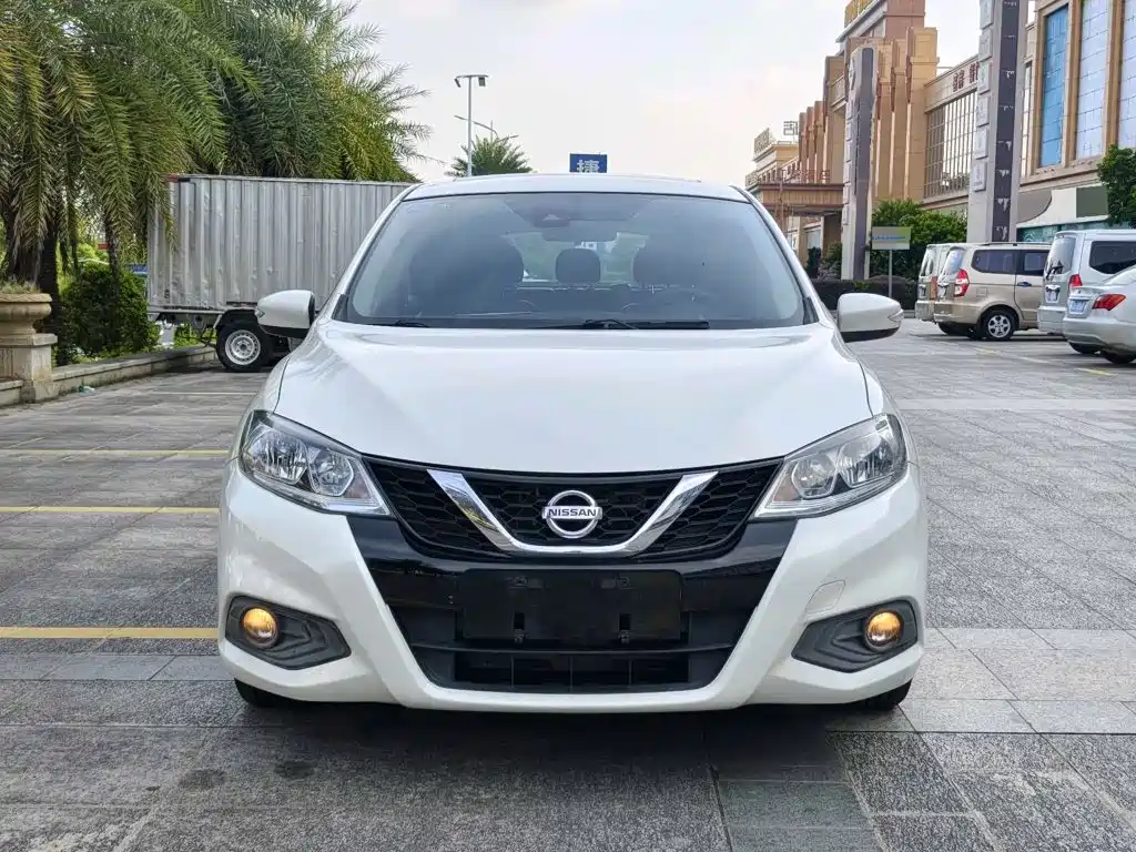 Nissan Tiida — миниатюра 2