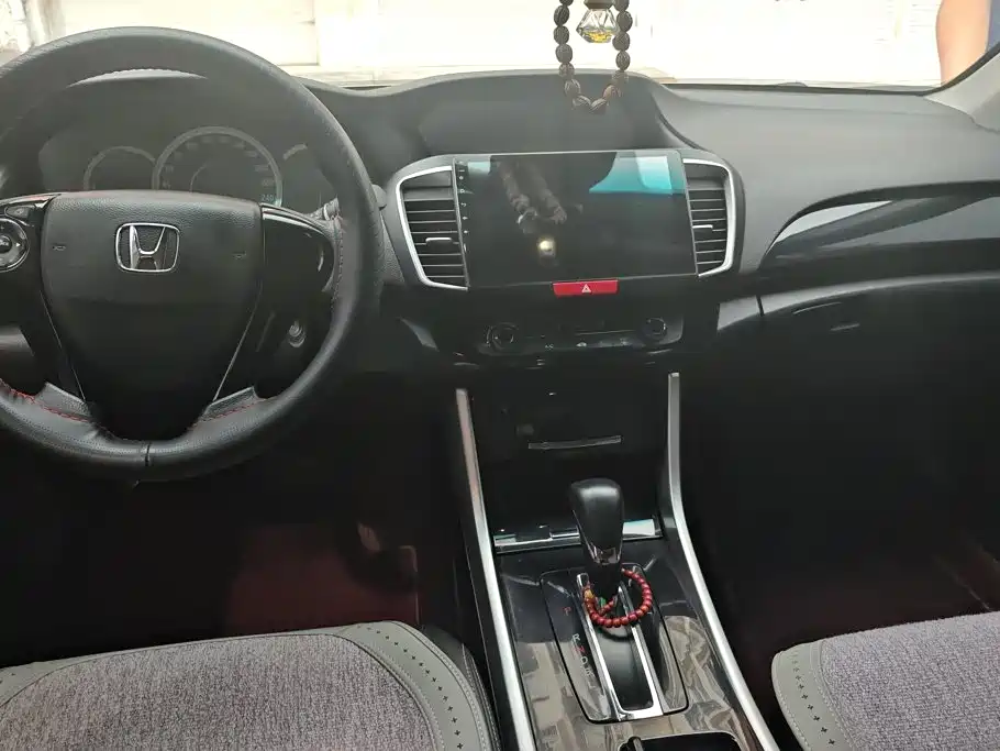 Honda Accord — миниатюра 12