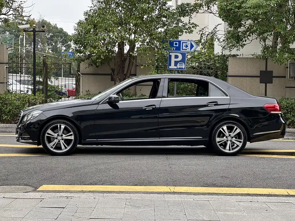 Mercedes-Benz E-Class — миниатюра 3