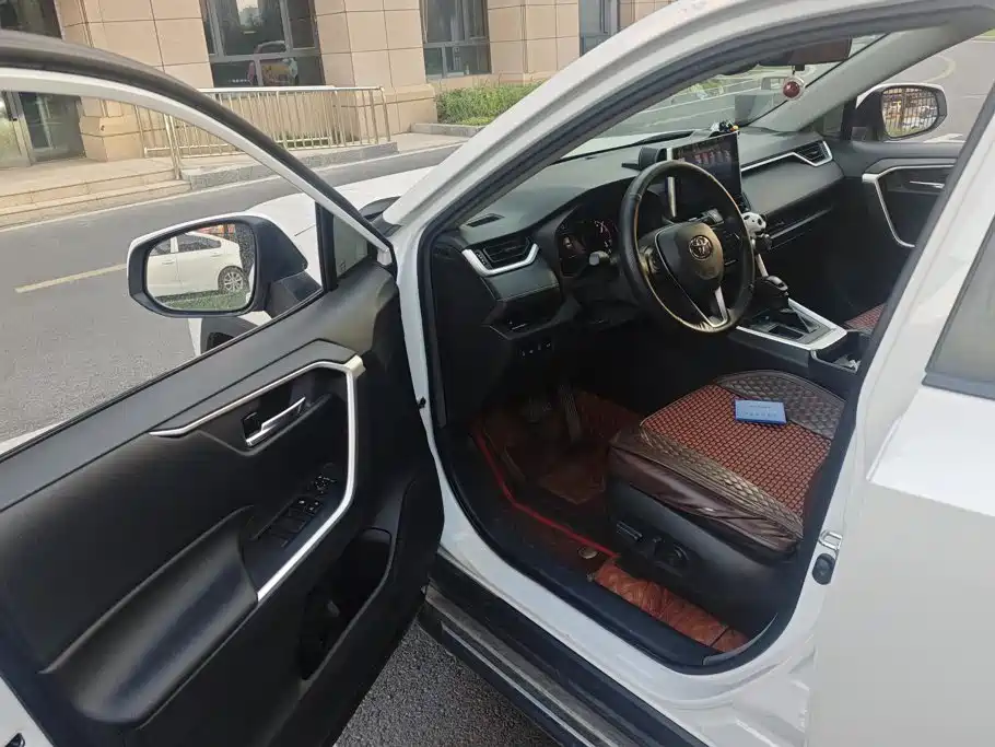 Toyota RAV4 — миниатюра 7