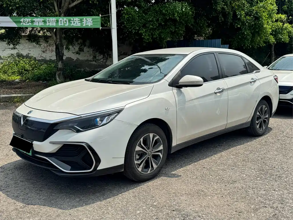 Venucia D60 EV 2022