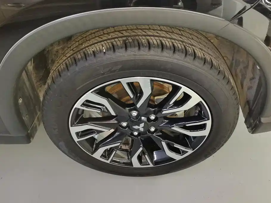 Mitsubishi Outlander — миниатюра 6