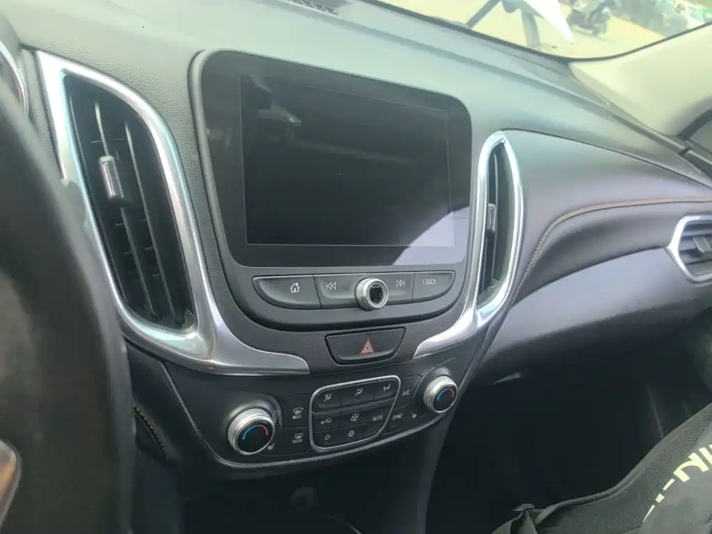 Chevrolet Equinox — миниатюра 13