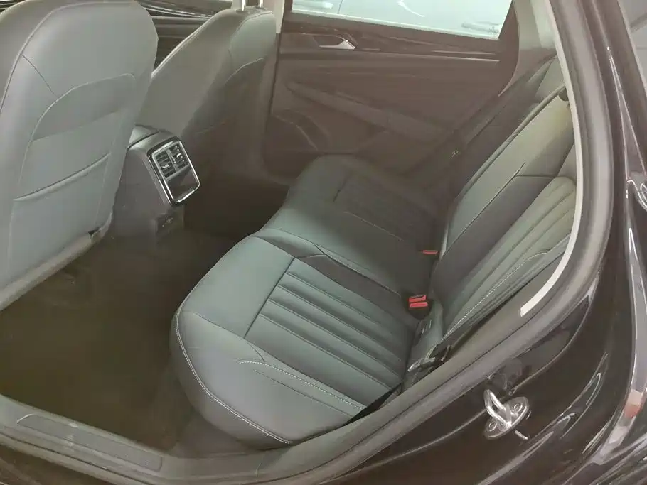 Volkswagen Passat — миниатюра 11