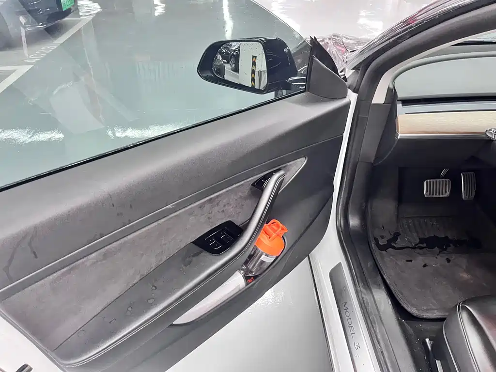 Tesla Model 3 — миниатюра 7