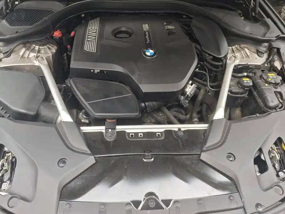 BMW 5 Series — миниатюра 10