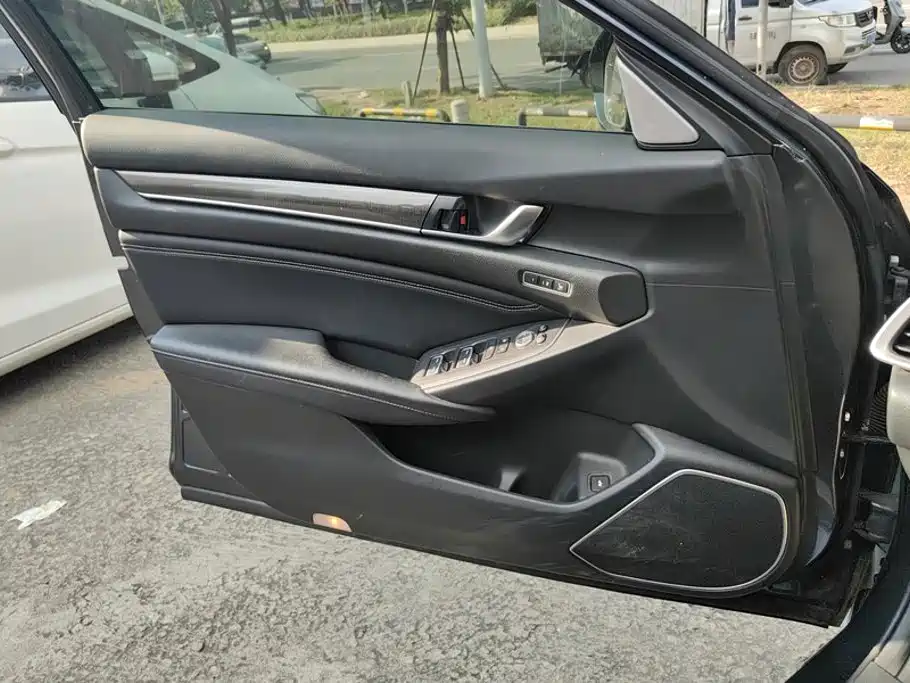 Honda Accord — миниатюра 7